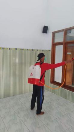 Penyemprotan Cairan Desinfektan